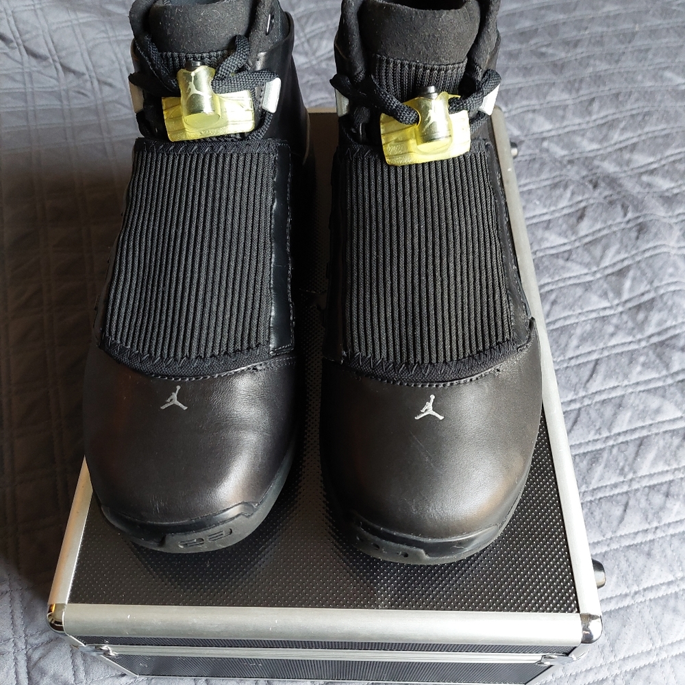 Jordan XVll Black Brand New Never Worn With Suitcase Size 9.